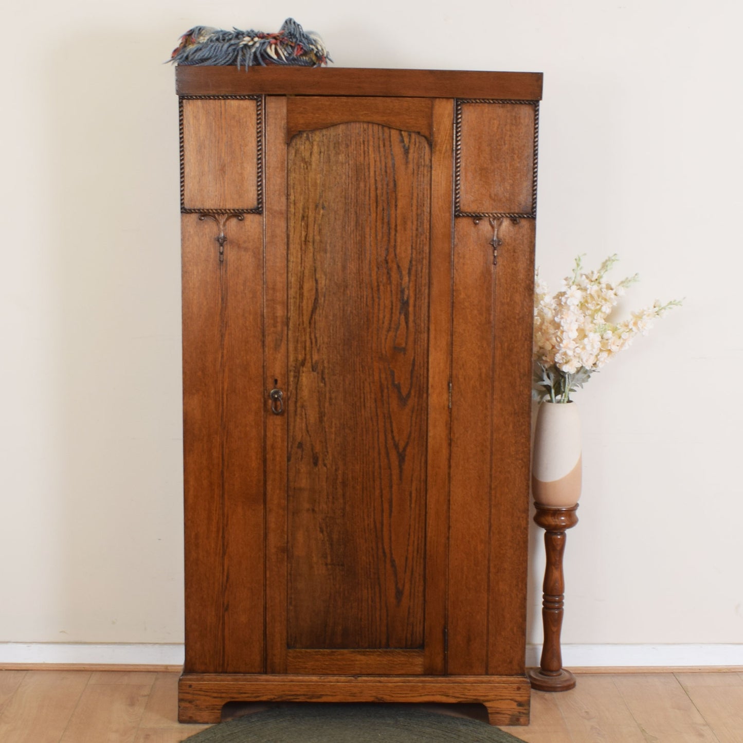 Oak Vintage Hall Robe