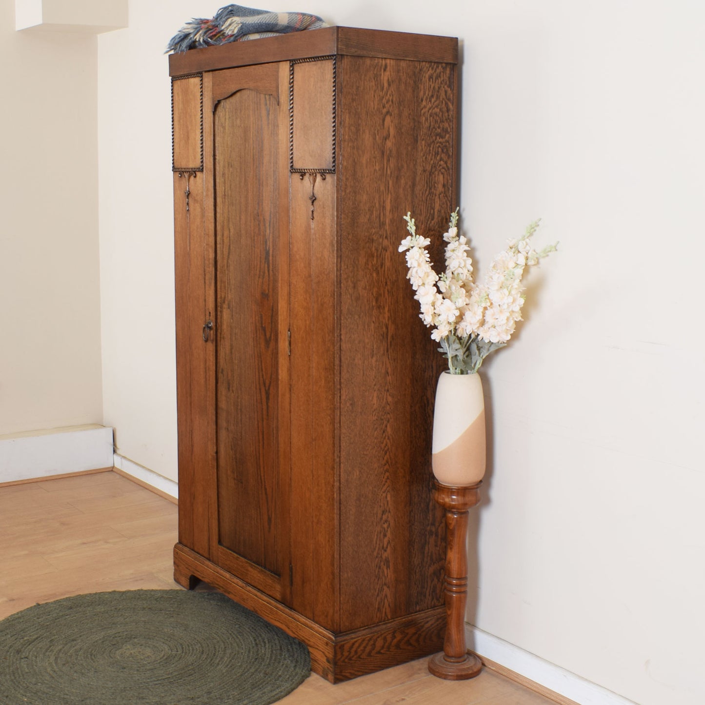 Oak Vintage Hall Robe