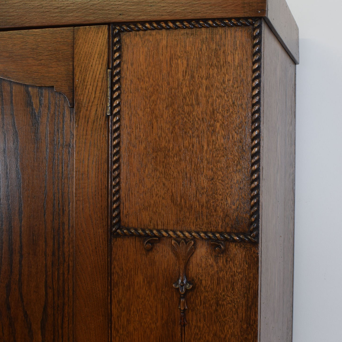 Oak Vintage Hall Robe