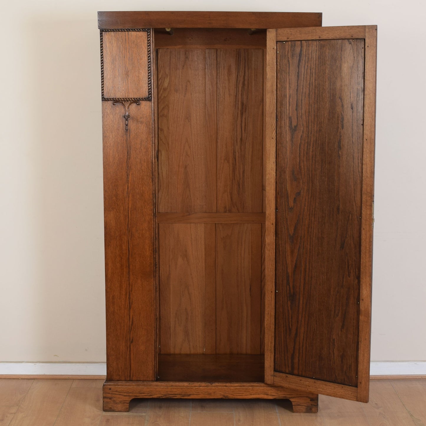 Oak Vintage Hall Robe