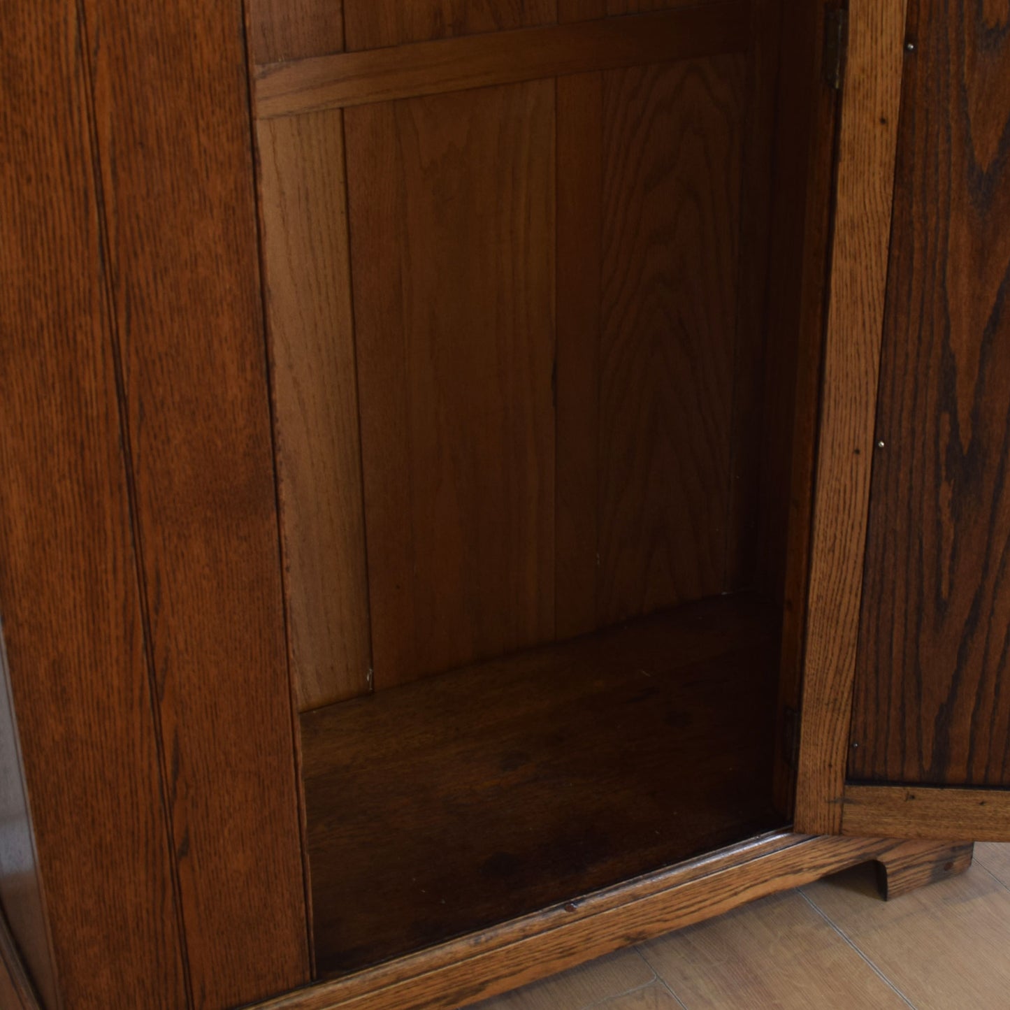 Oak Vintage Hall Robe