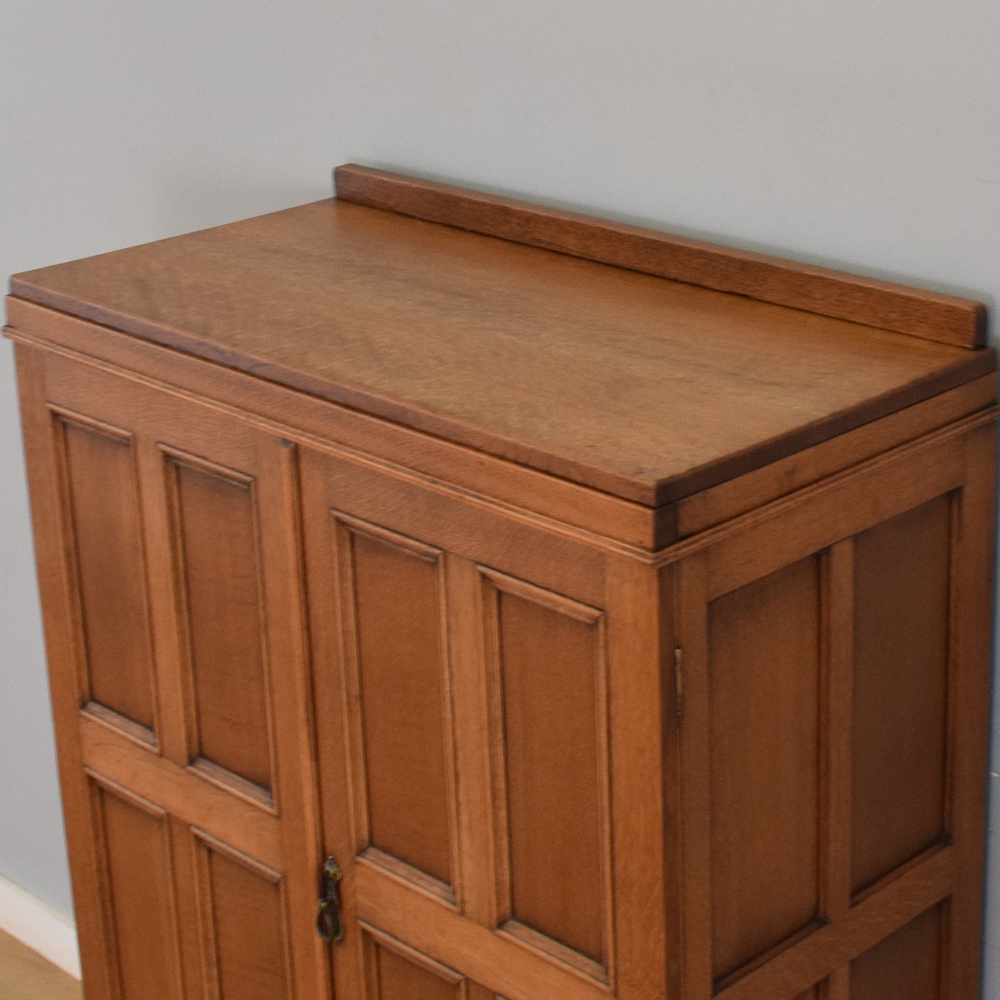 Small Oak Gents' Wardrobe
