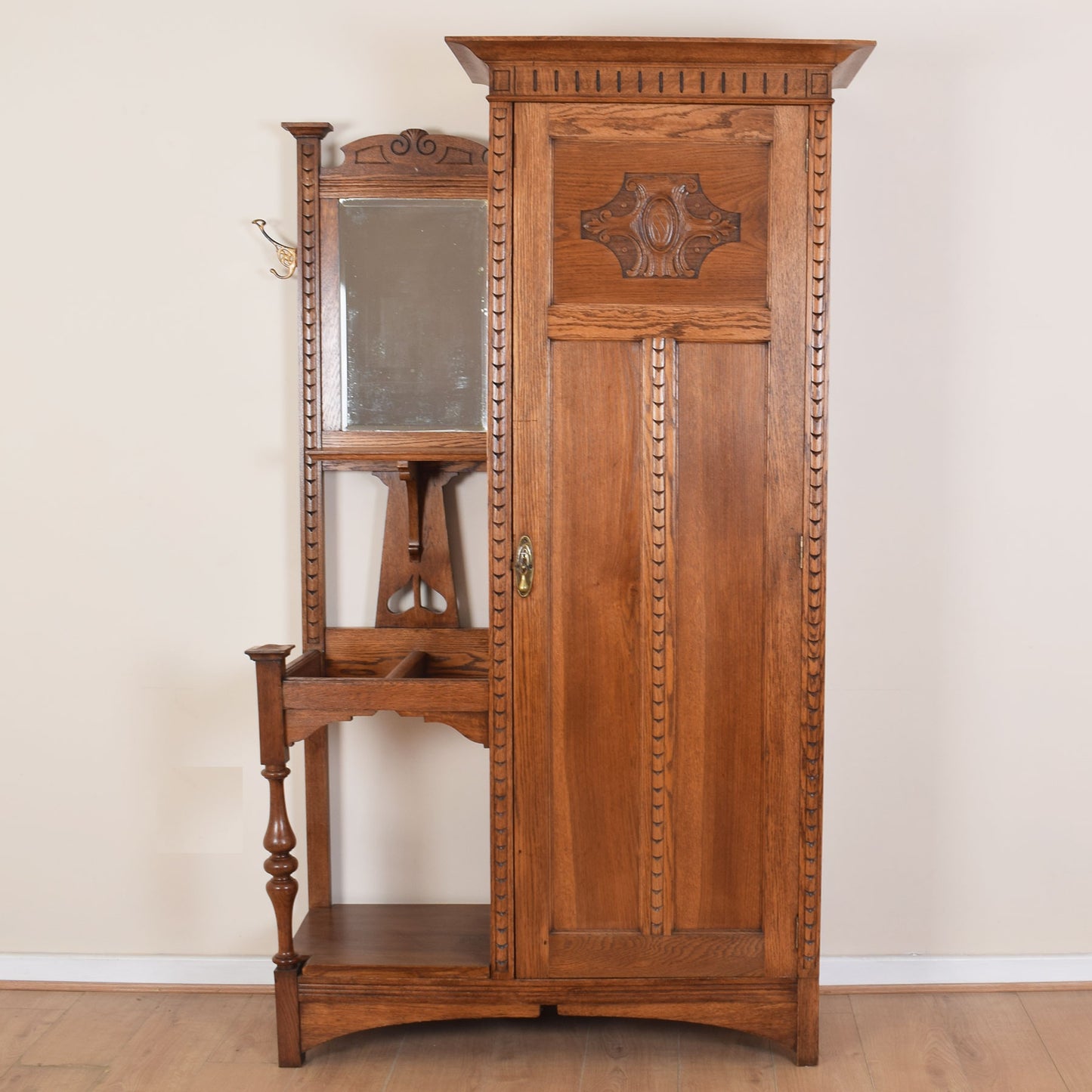 Combined Coat Stand and Hallrobe