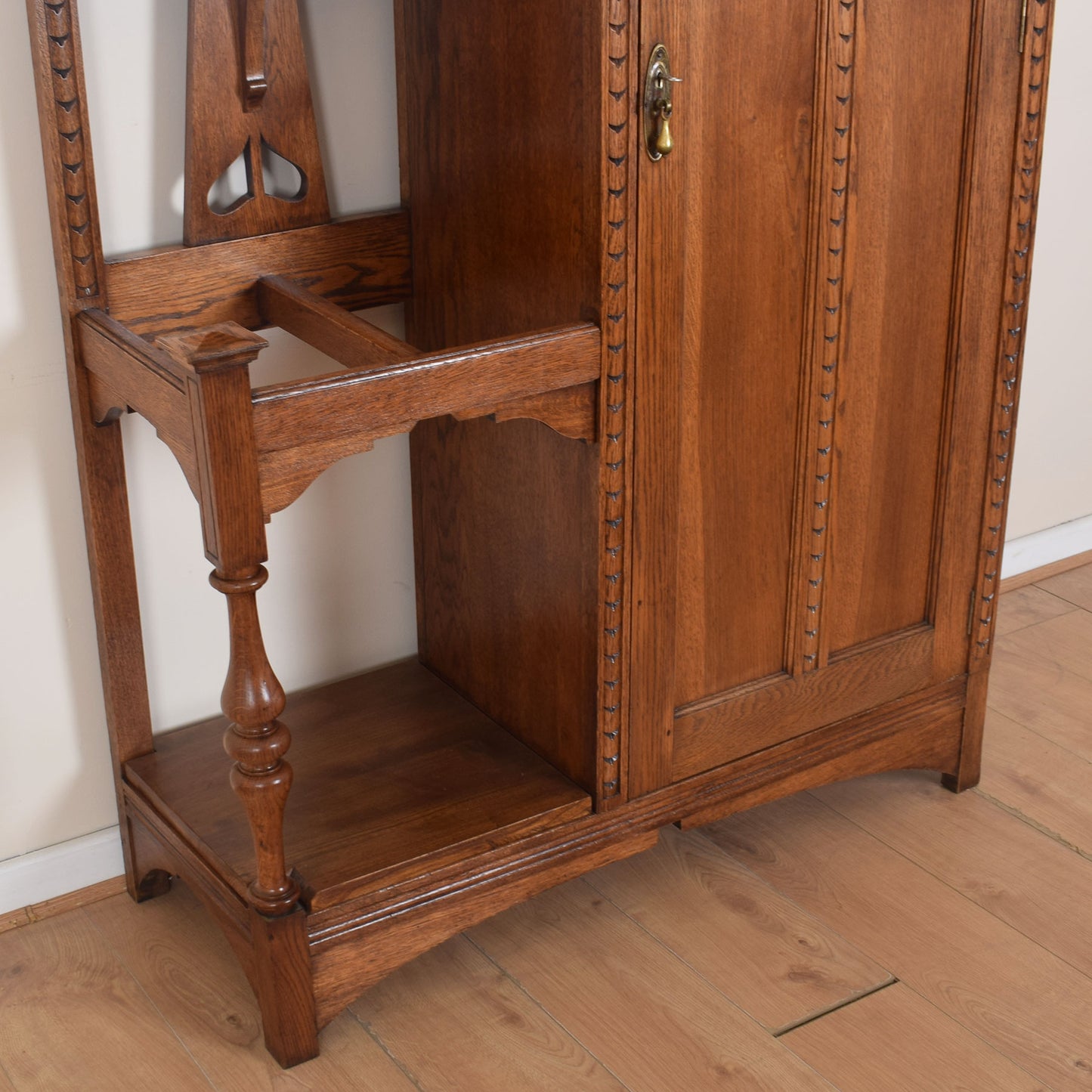 Combined Coat Stand and Hallrobe