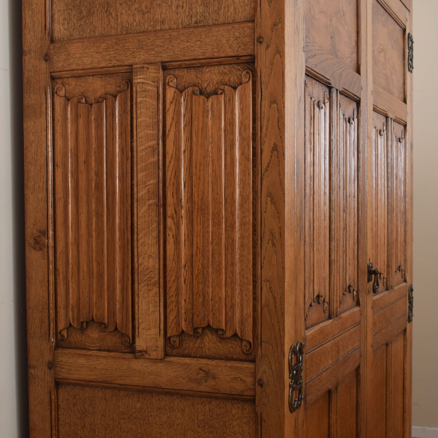 Vintage Oak Linenfold Double Wardrobe