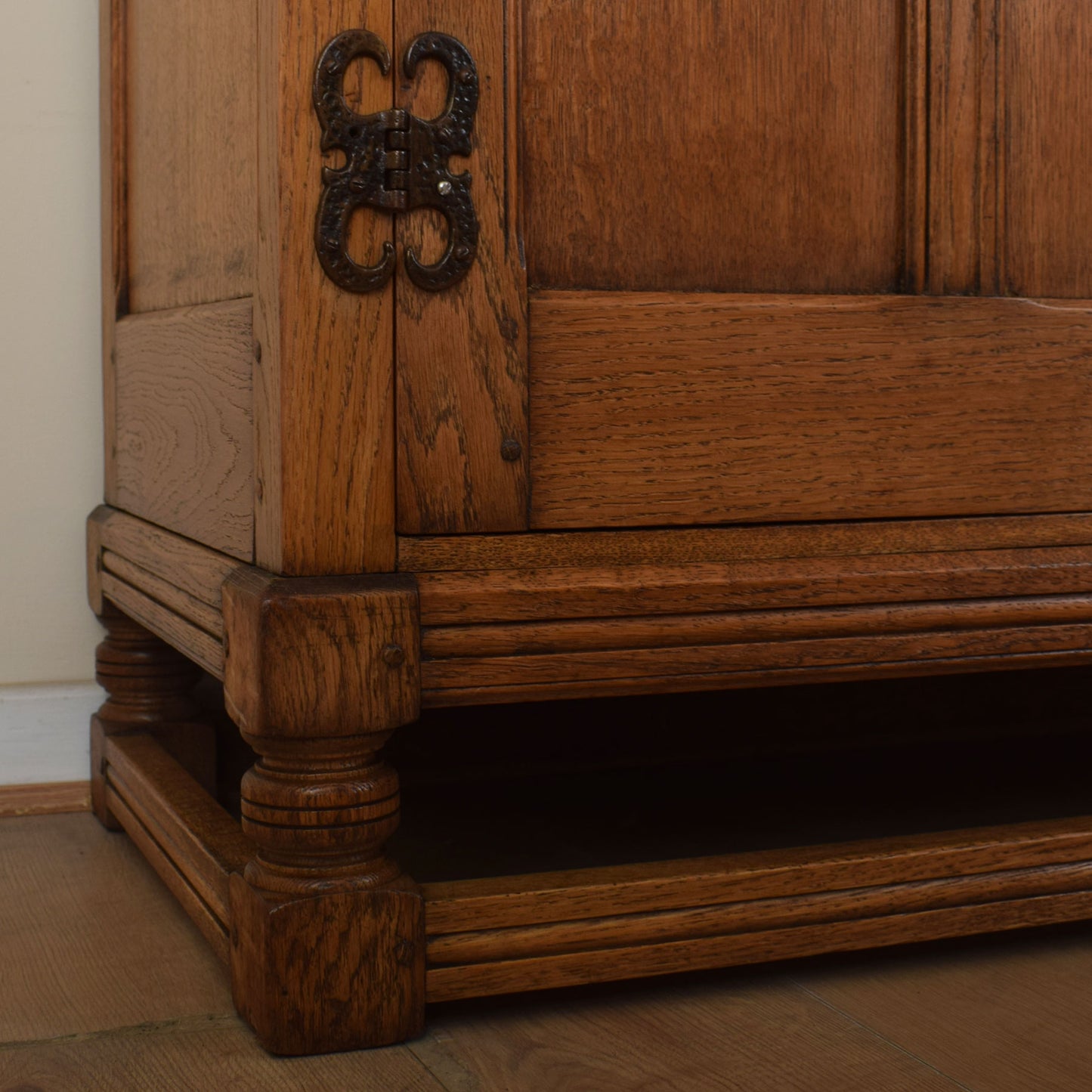Vintage Oak Linenfold Double Wardrobe