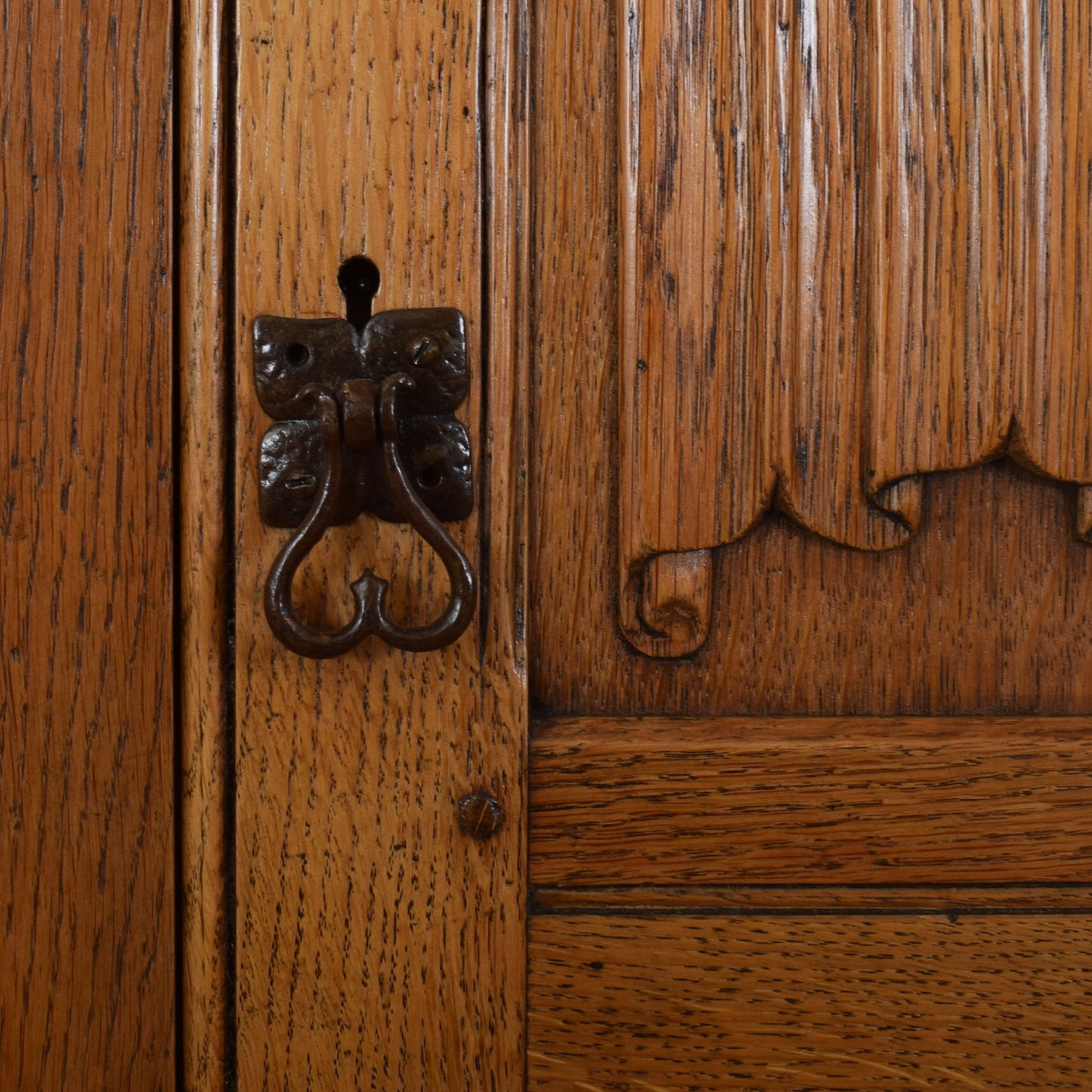 Vintage Oak Linenfold Double Wardrobe