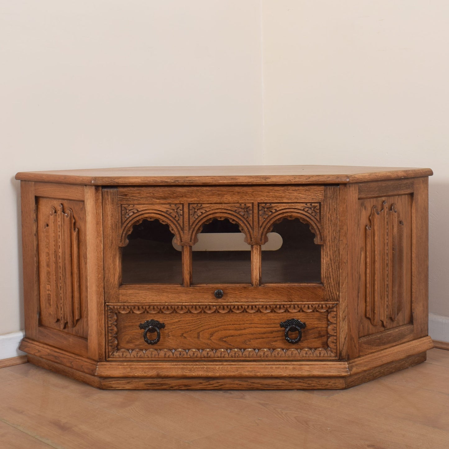 Old Charm TV Cabinet