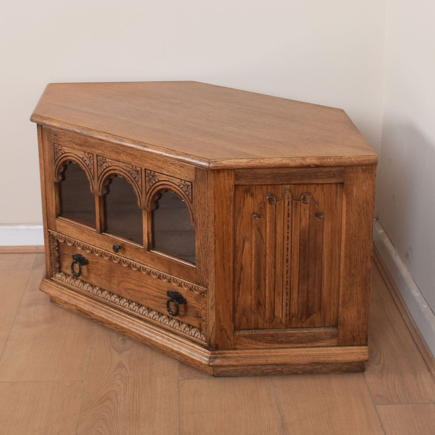 Old Charm TV Cabinet