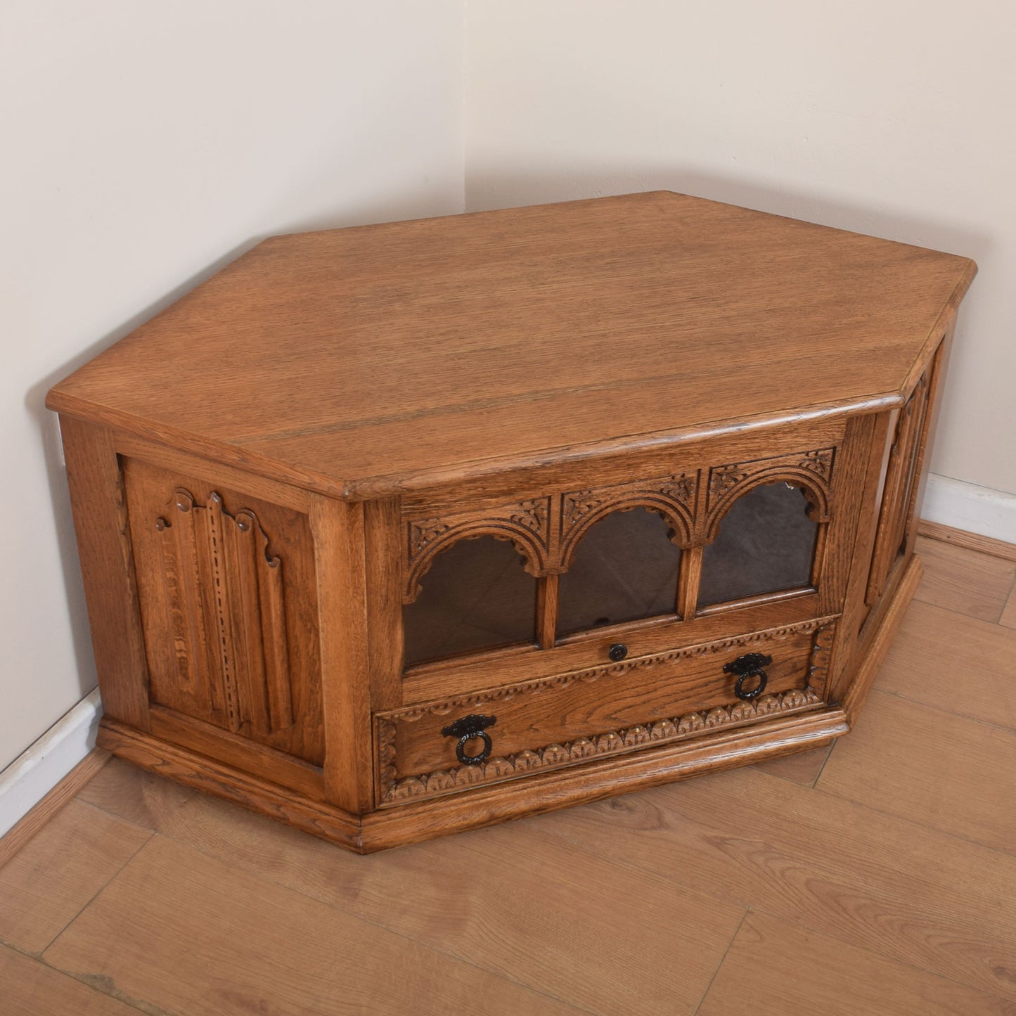 Old Charm TV Cabinet