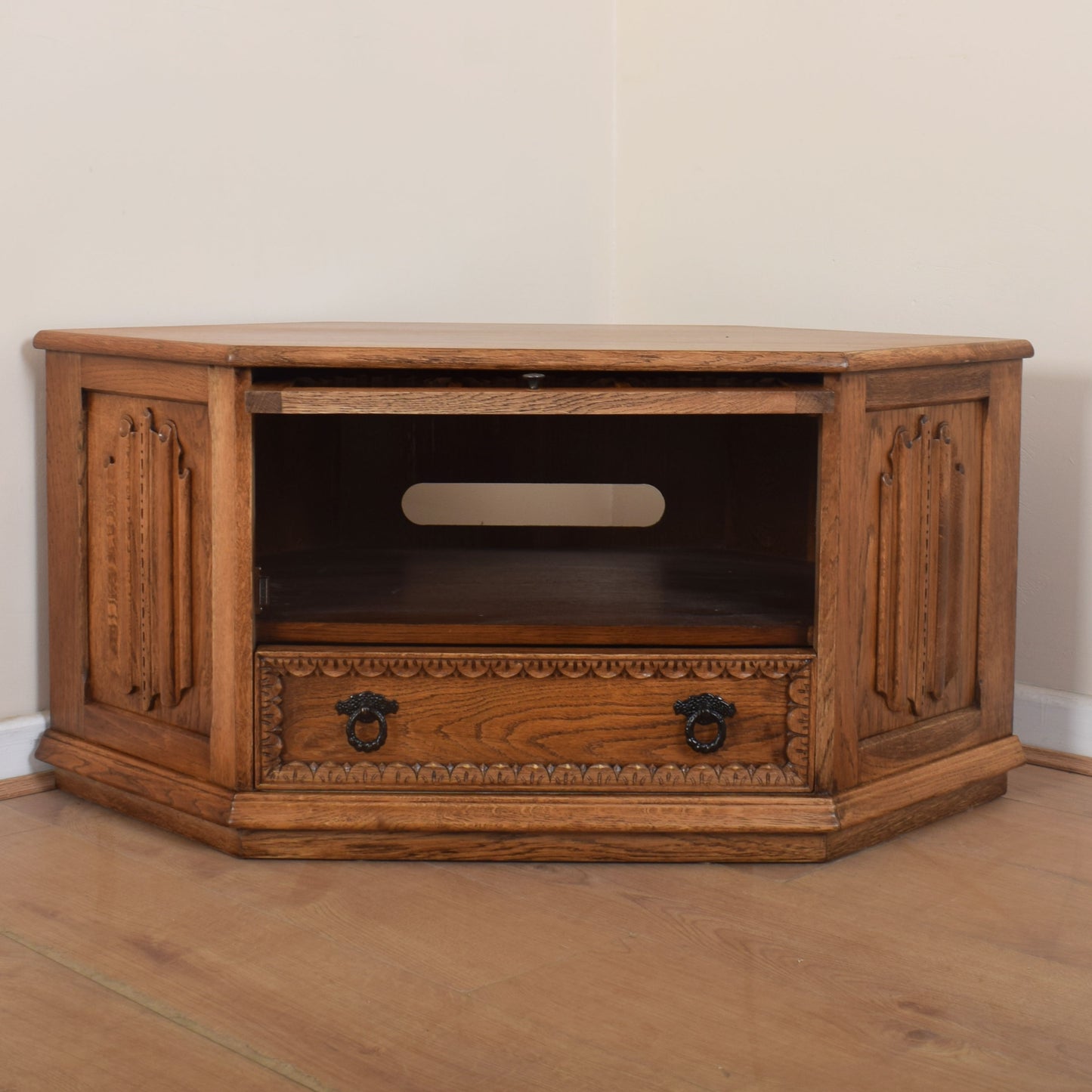Old Charm TV Cabinet