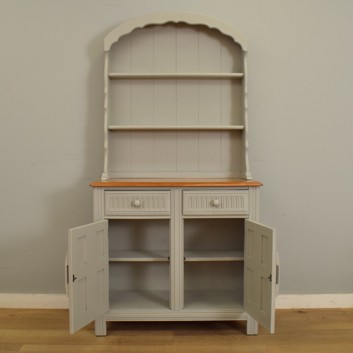 Priory dresser