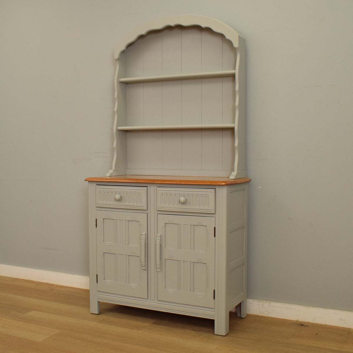 Priory dresser