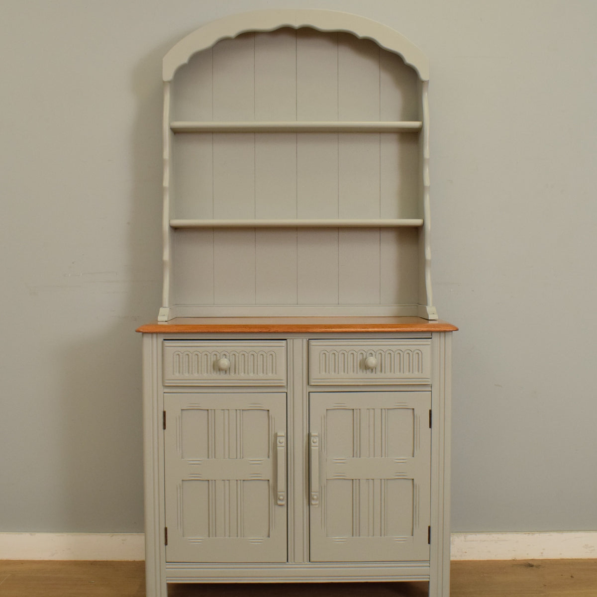 Priory dresser