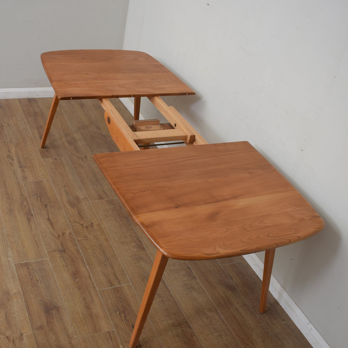 Ercol Windsor Grand Plank Table And 8 Chairs