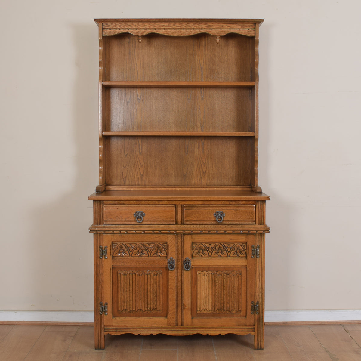 Old Charm Dresser