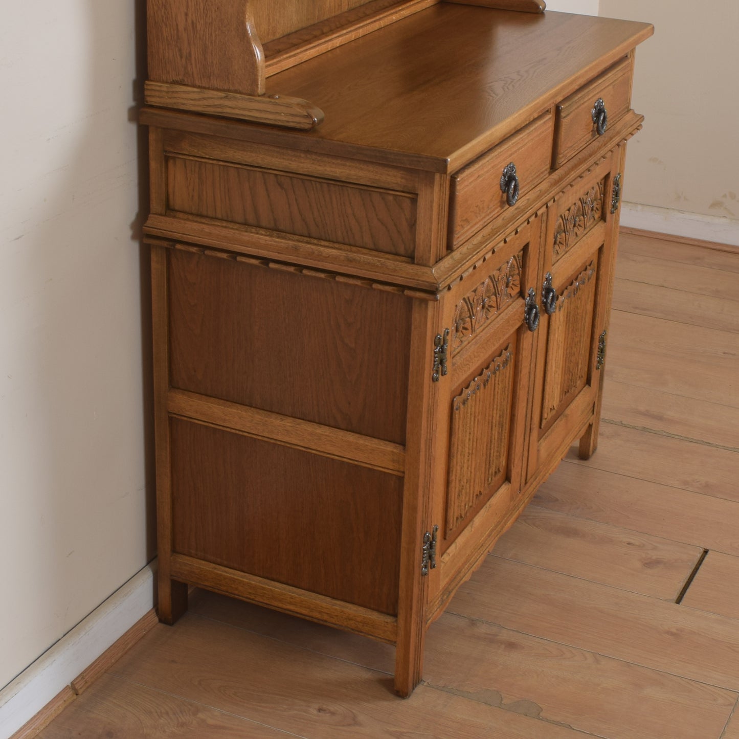 Old Charm Dresser