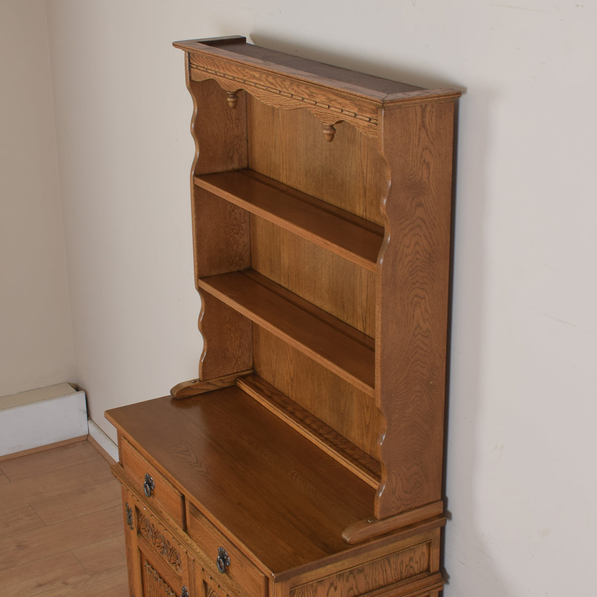 Old Charm Dresser