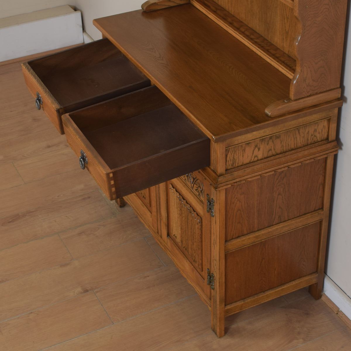 Old Charm Dresser