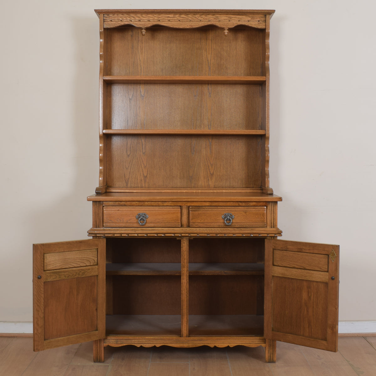 Old Charm Dresser