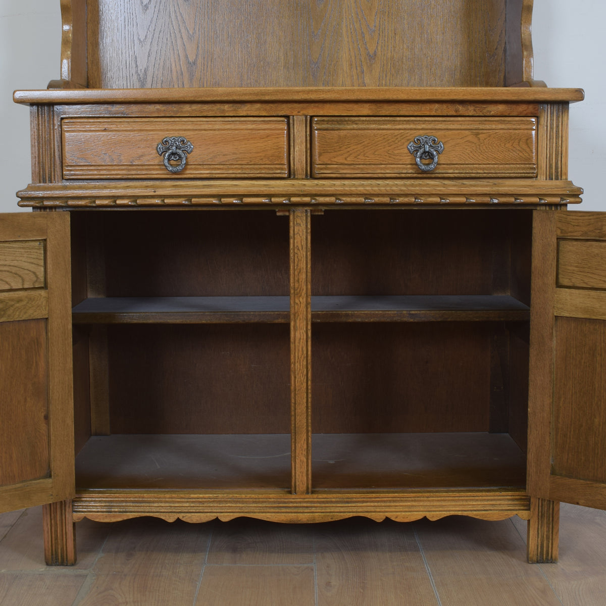 Old Charm Dresser