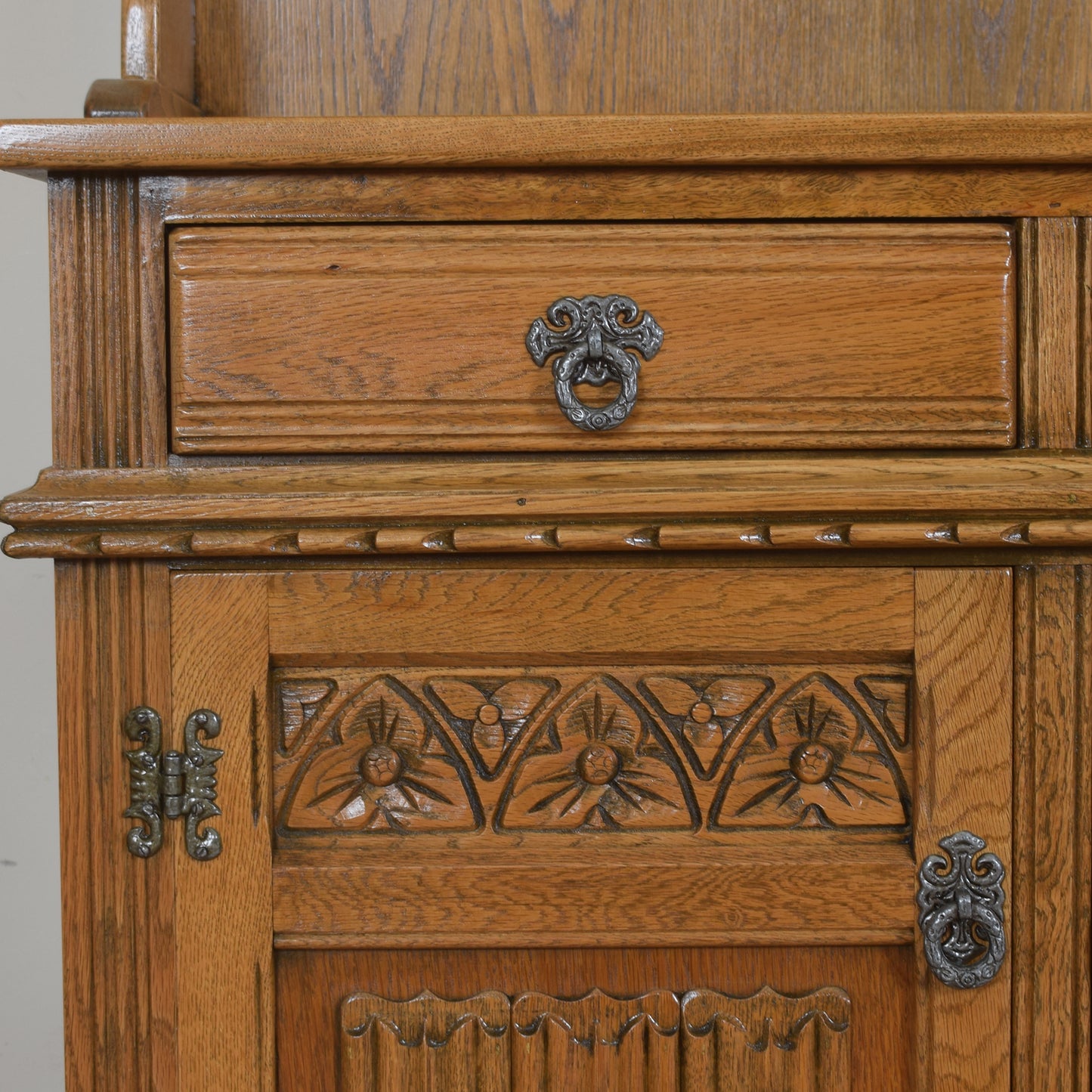 Old Charm Dresser