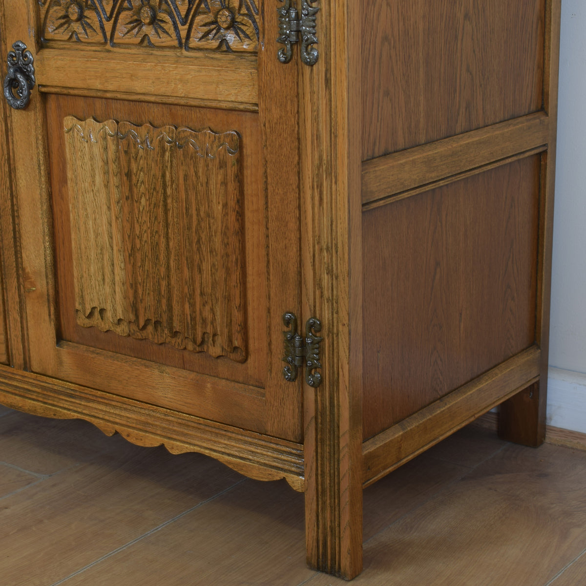Old Charm Dresser