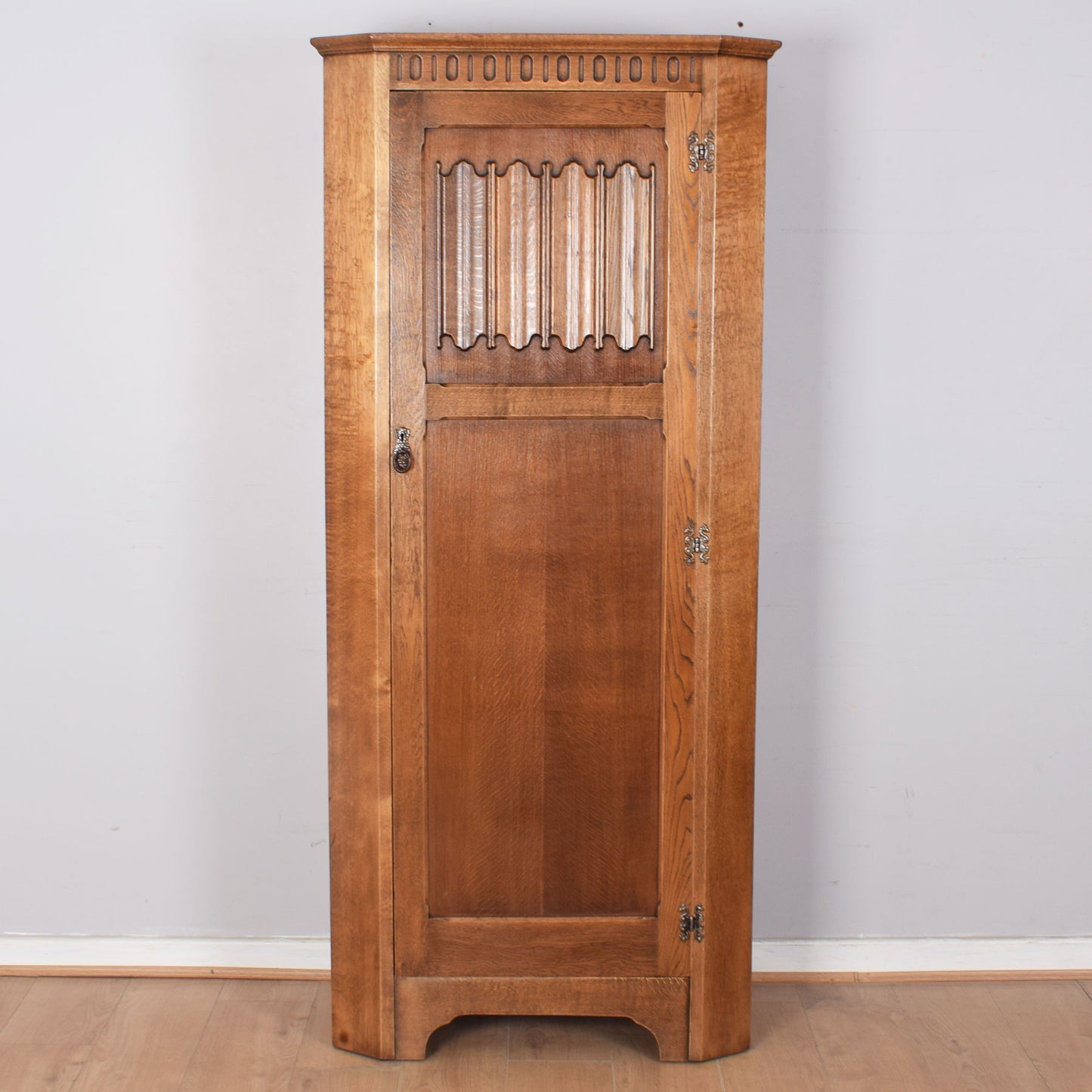 Oak Linenfold Hallrobe