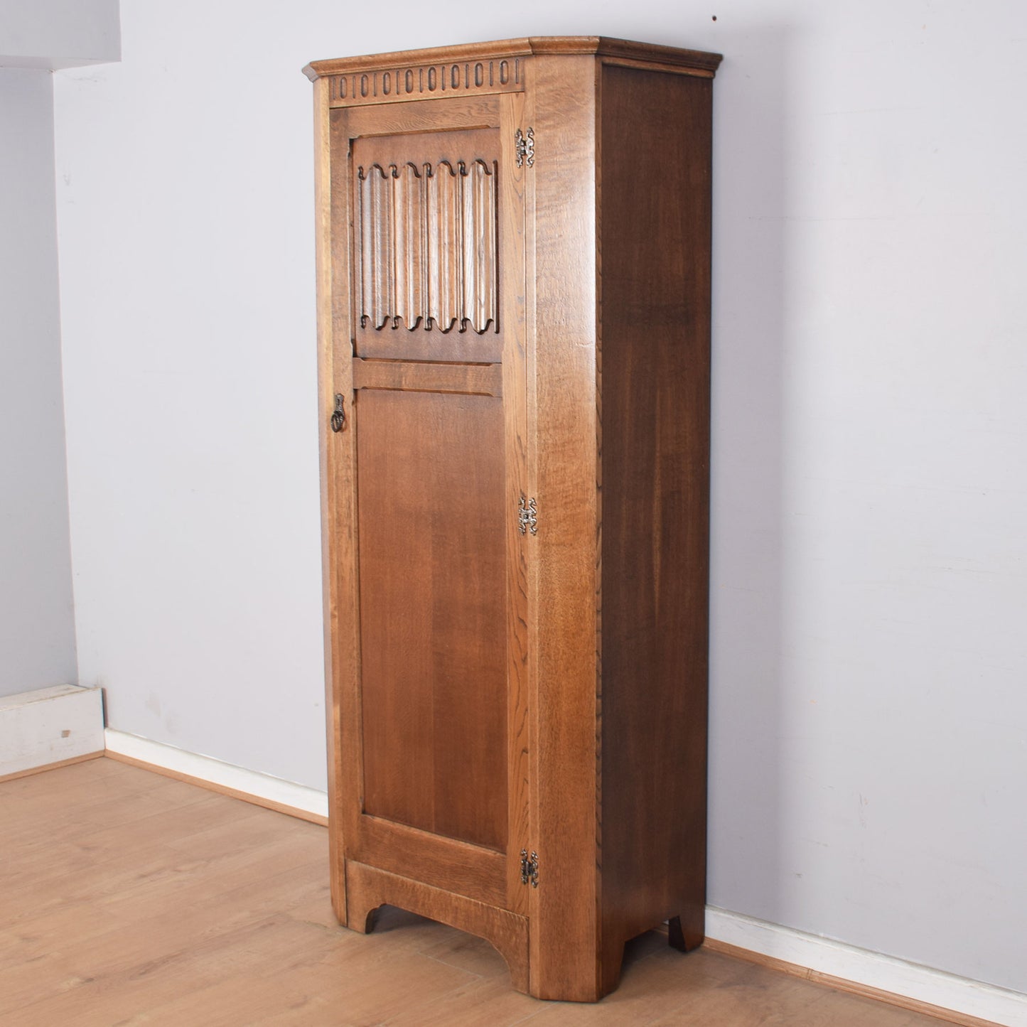 Oak Linenfold Hallrobe