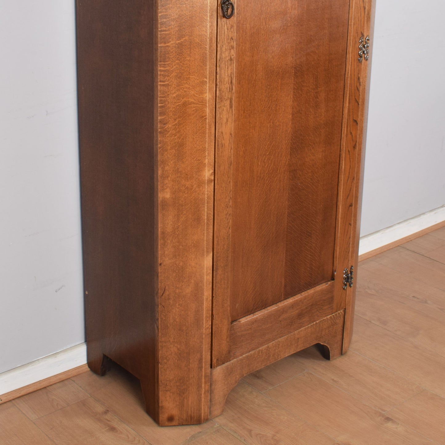 Oak Linenfold Hallrobe