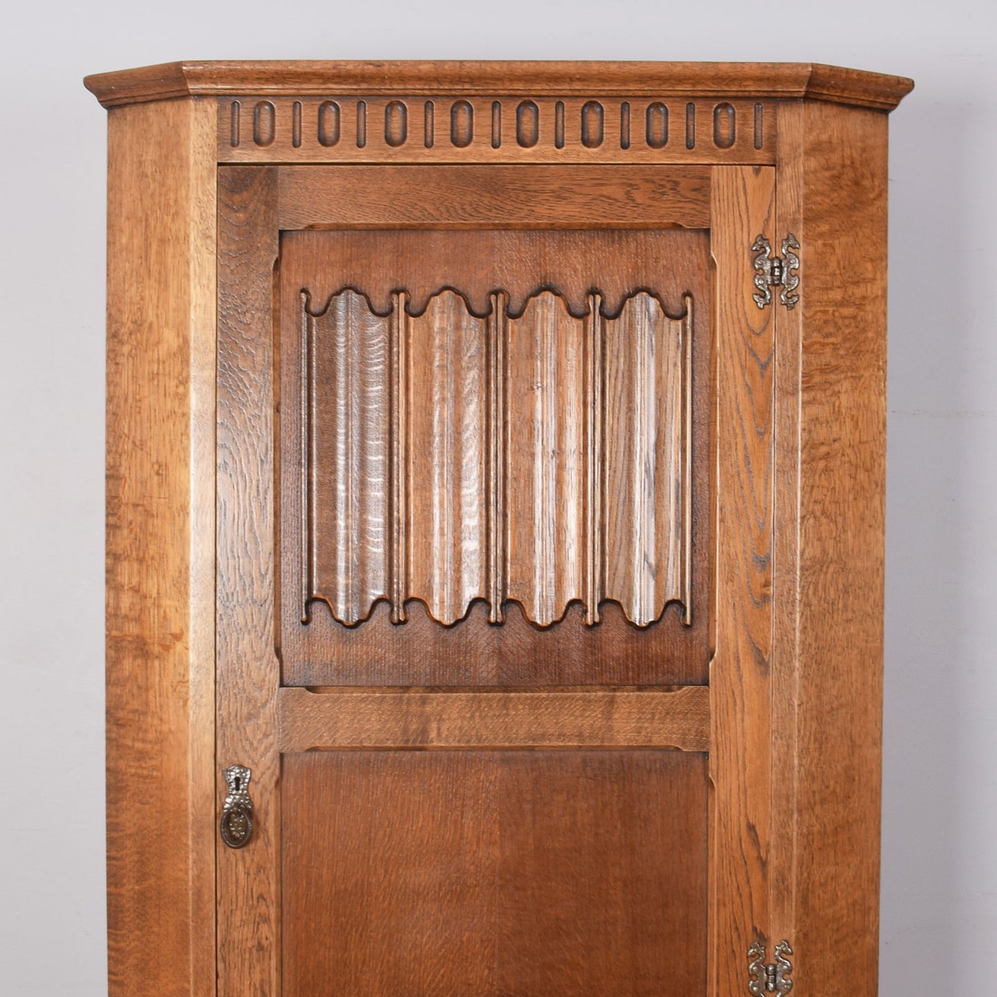 Oak Linenfold Hallrobe