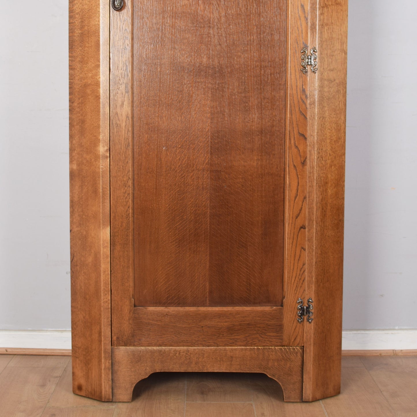 Oak Linenfold Hallrobe