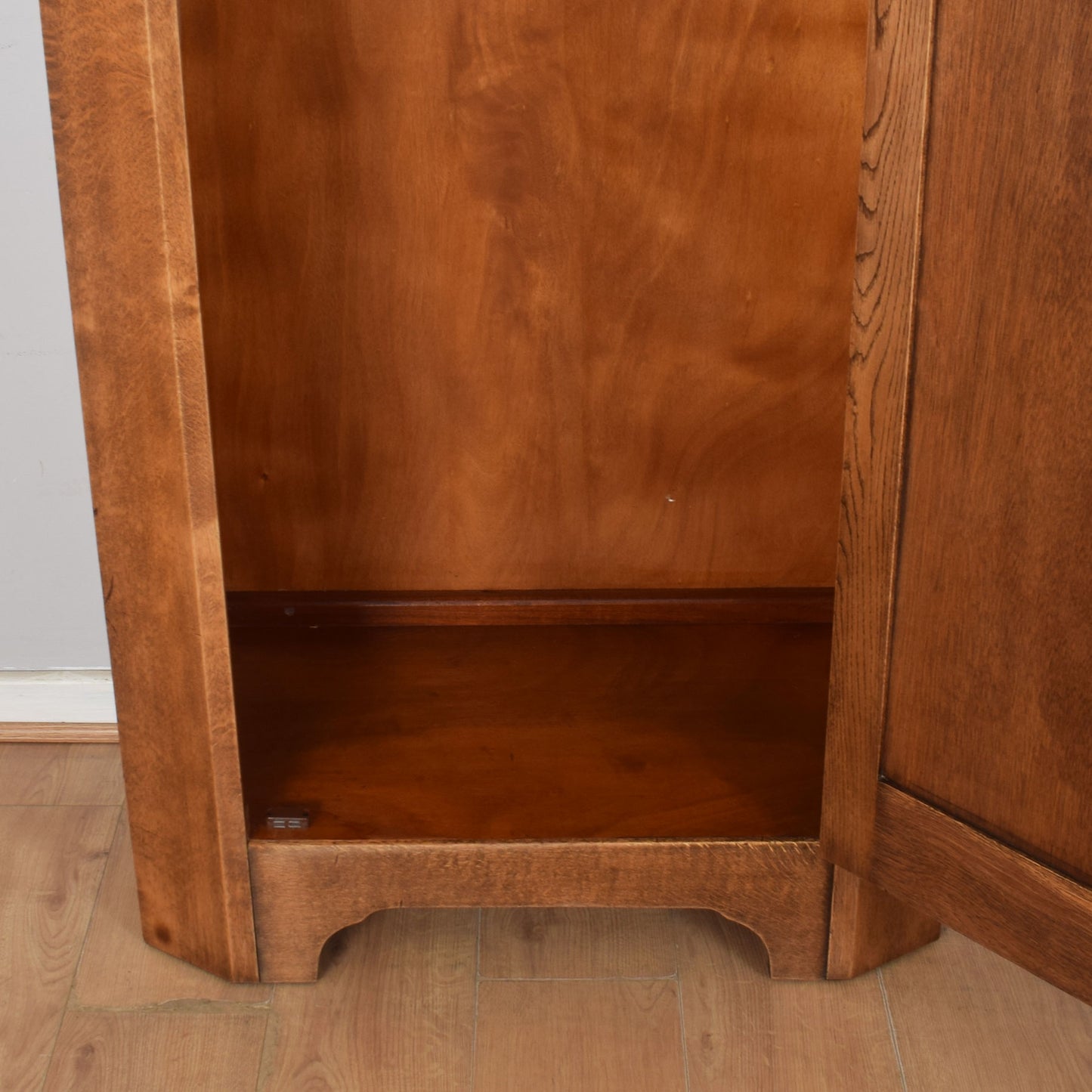 Oak Linenfold Hallrobe