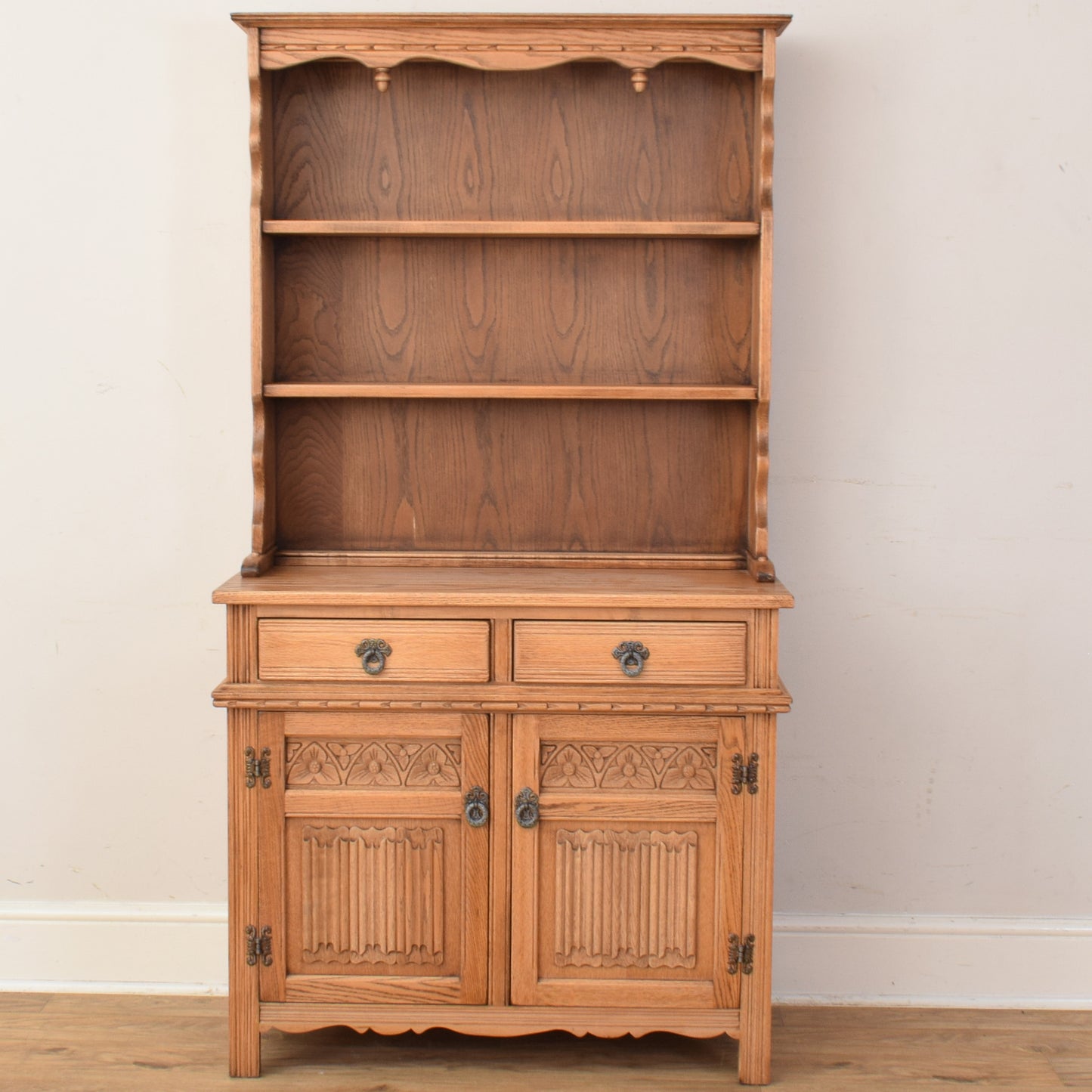Old Charm Dresser