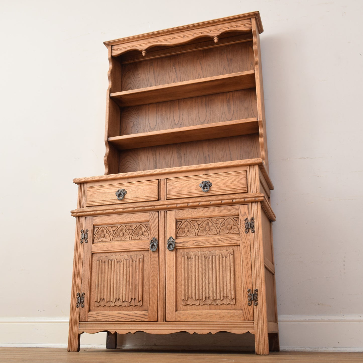 Old Charm Dresser