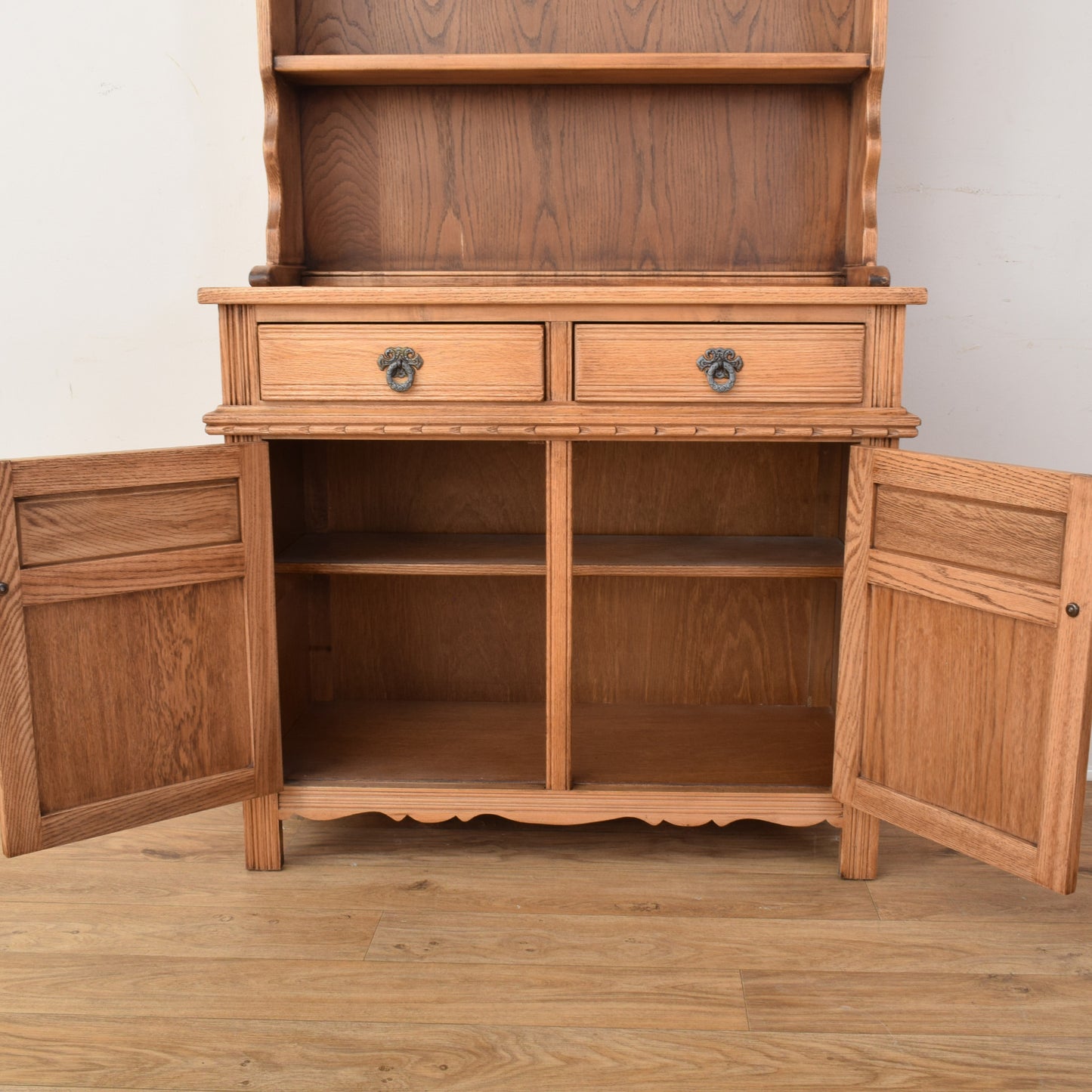 Old Charm Dresser