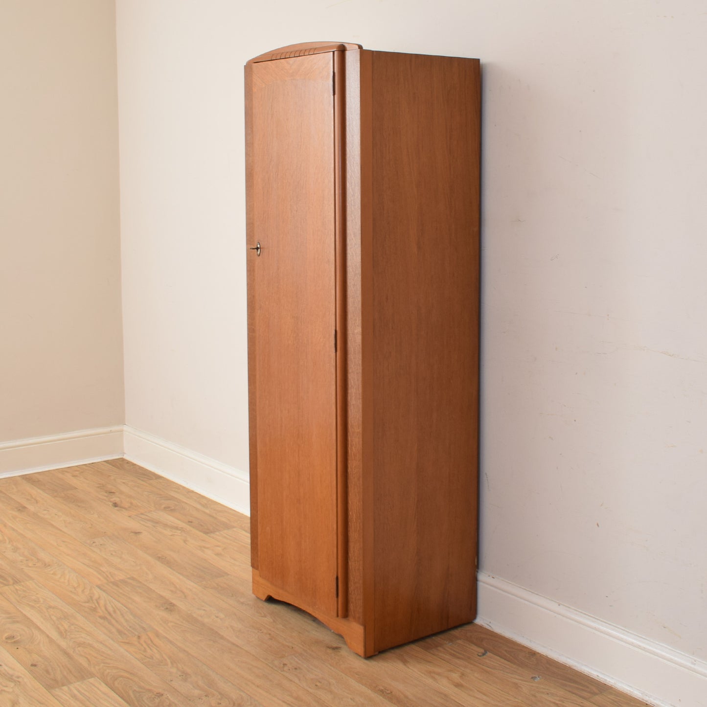 Oak Veneer Hallrobe