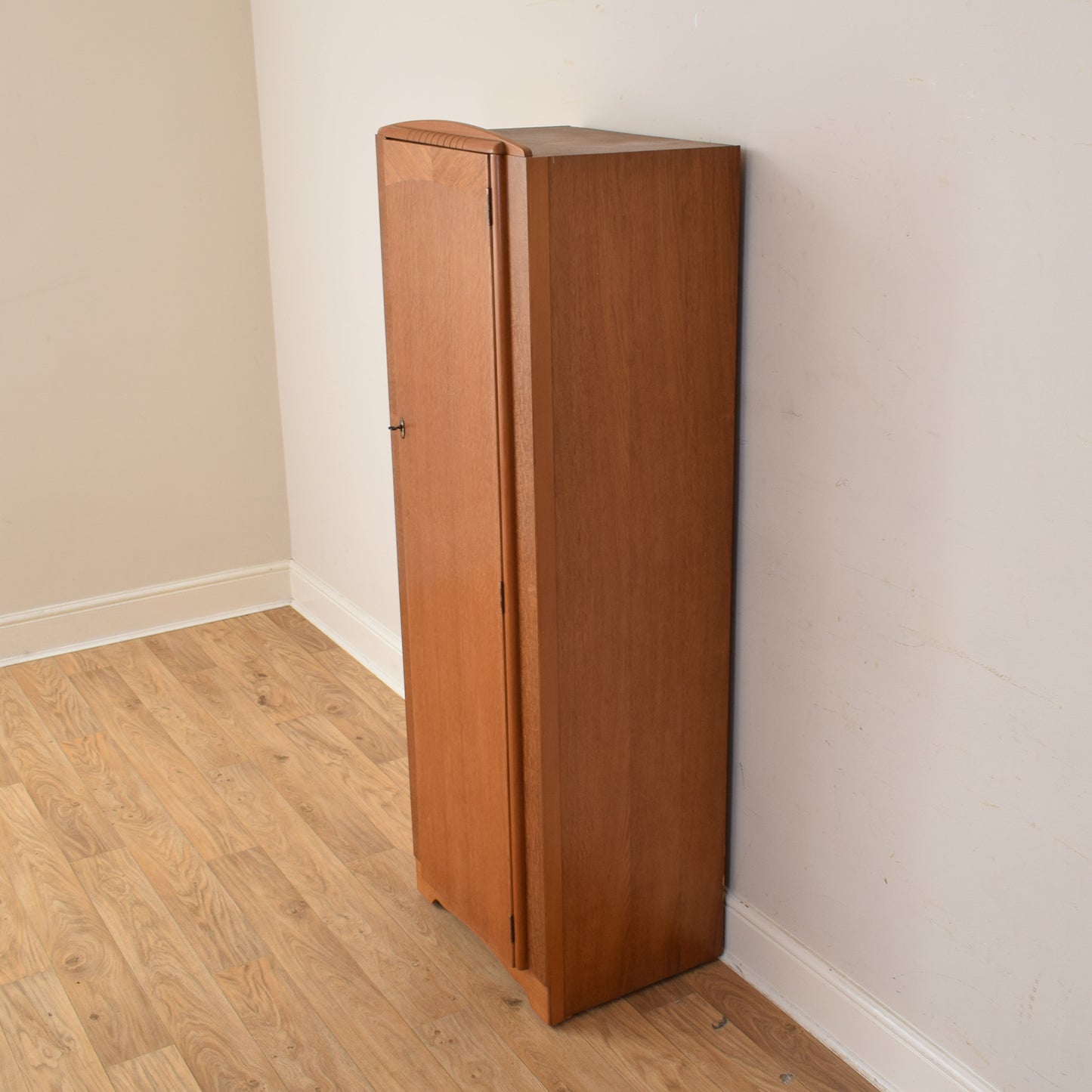 Oak Veneer Hallrobe