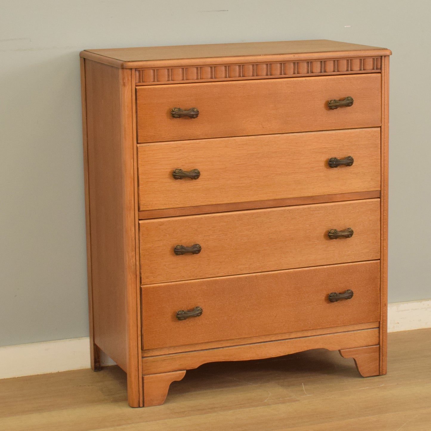 Oak Veneer Chest of Drawers