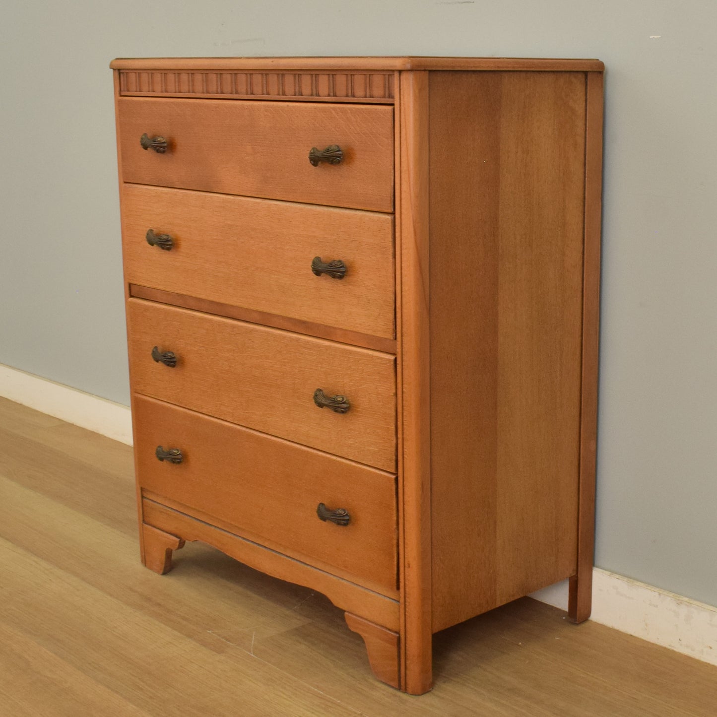 Oak Veneer Chest of Drawers