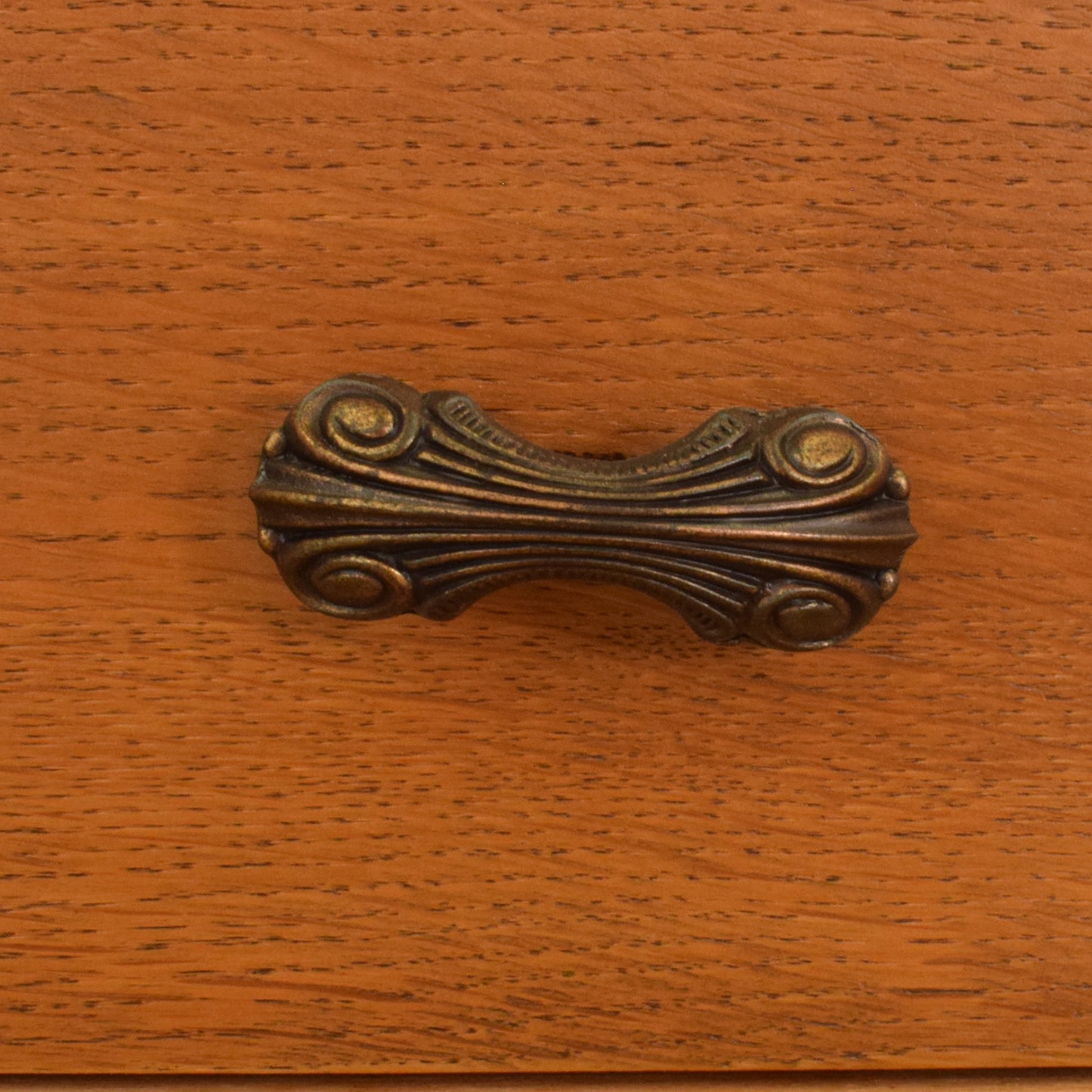 Oak Veneer Chest of Drawers