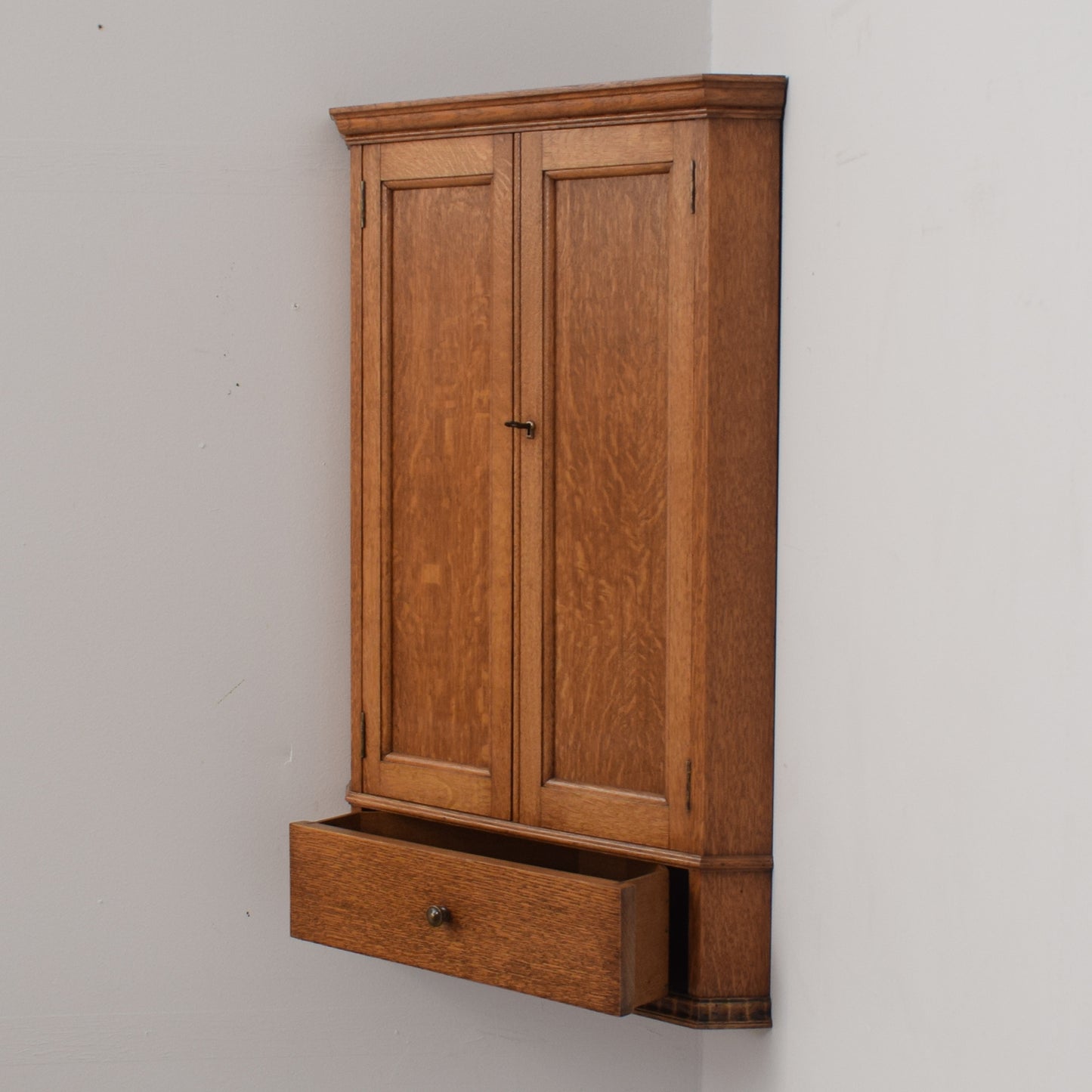 Wall Mounted Corner Unit