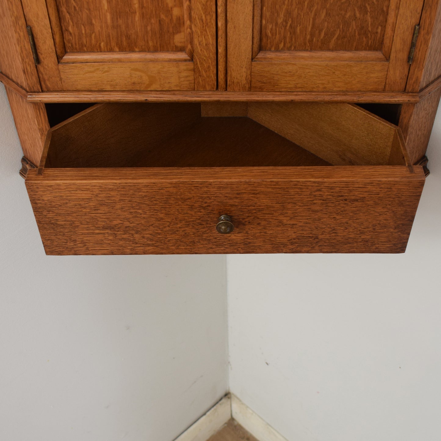 Wall Mounted Corner Unit