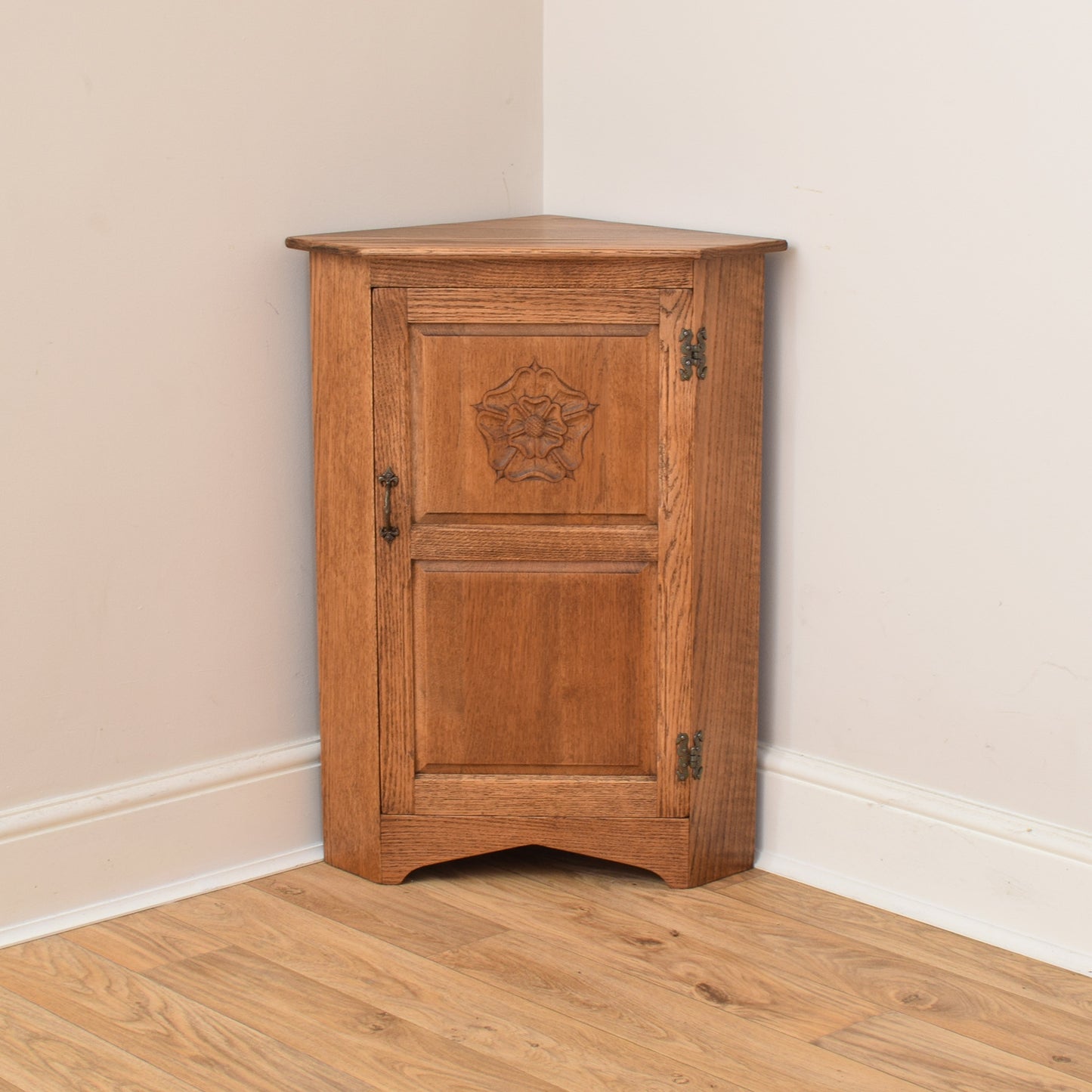 Oak 'Webber' Corner Cabinet