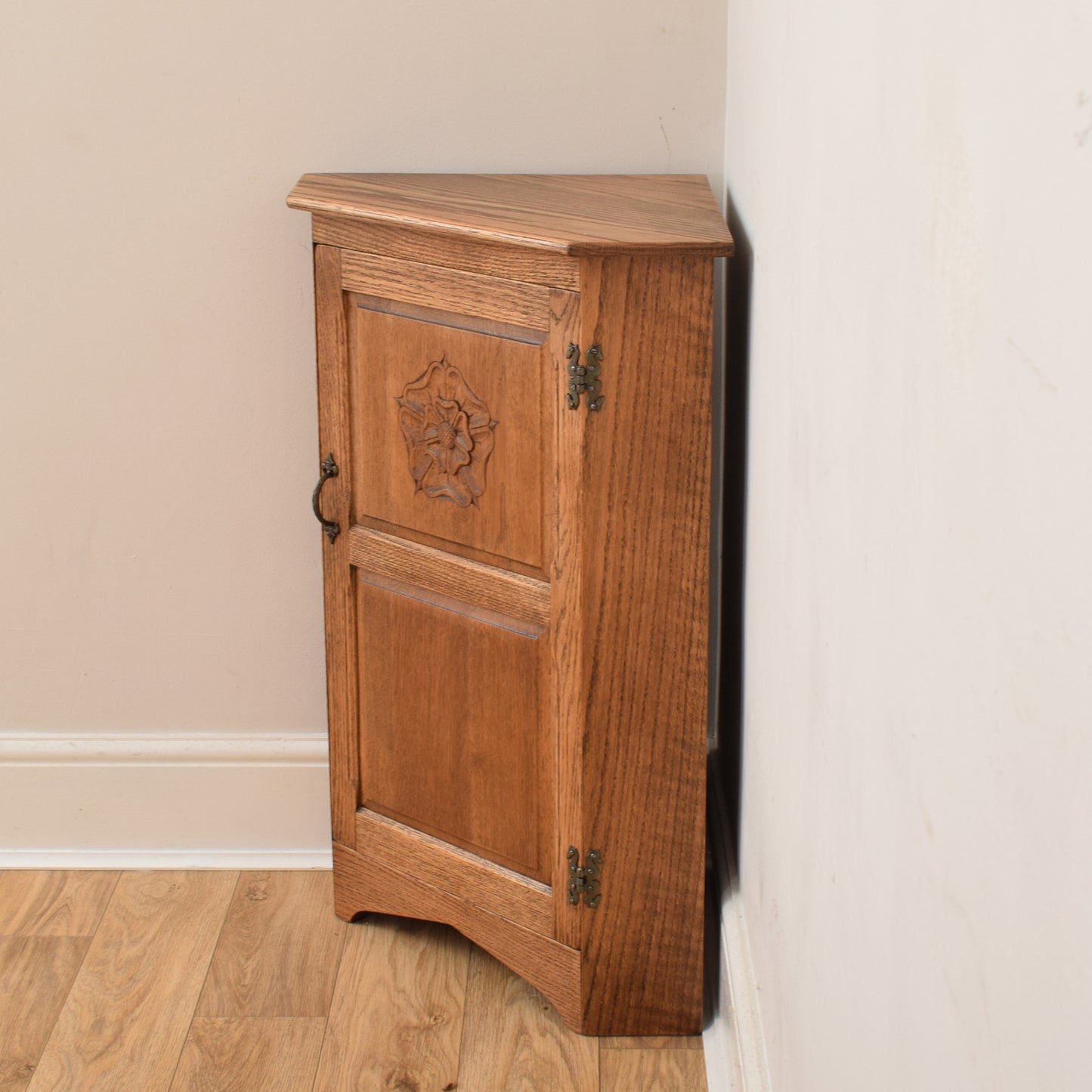 Oak 'Webber' Corner Cabinet
