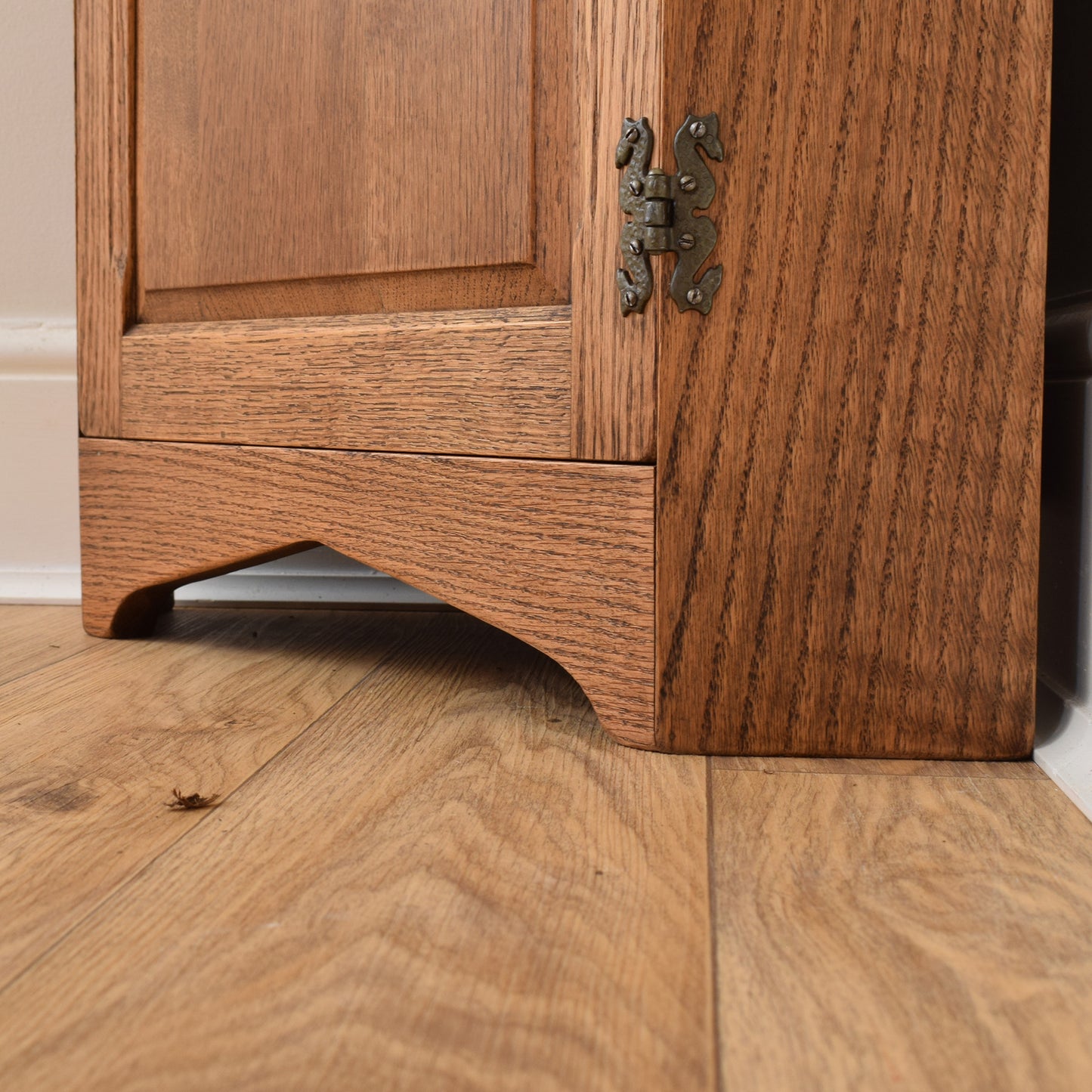 Oak 'Webber' Corner Cabinet