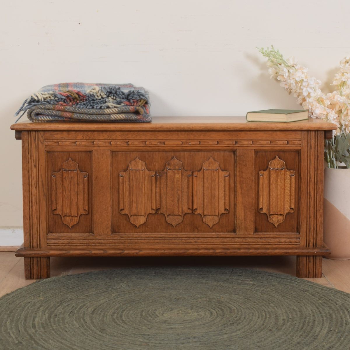 Old Charm Blanket Box