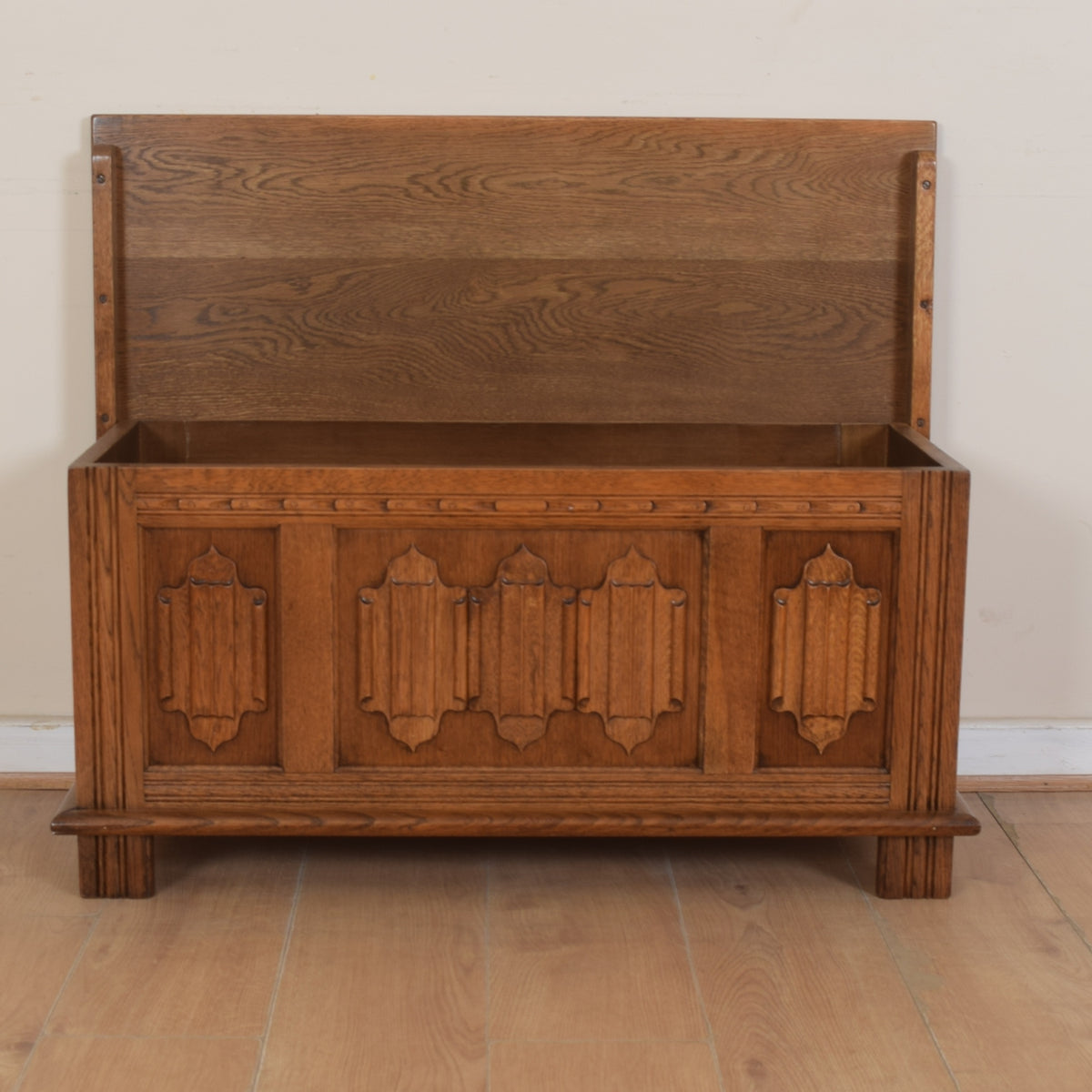Old Charm Blanket Box