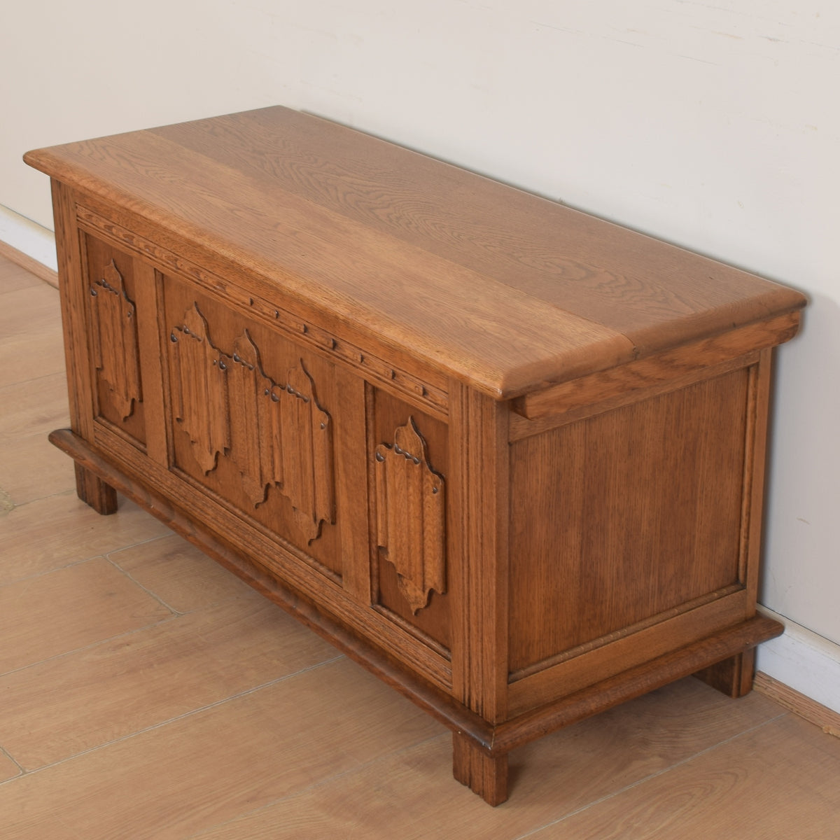 Old Charm Blanket Box