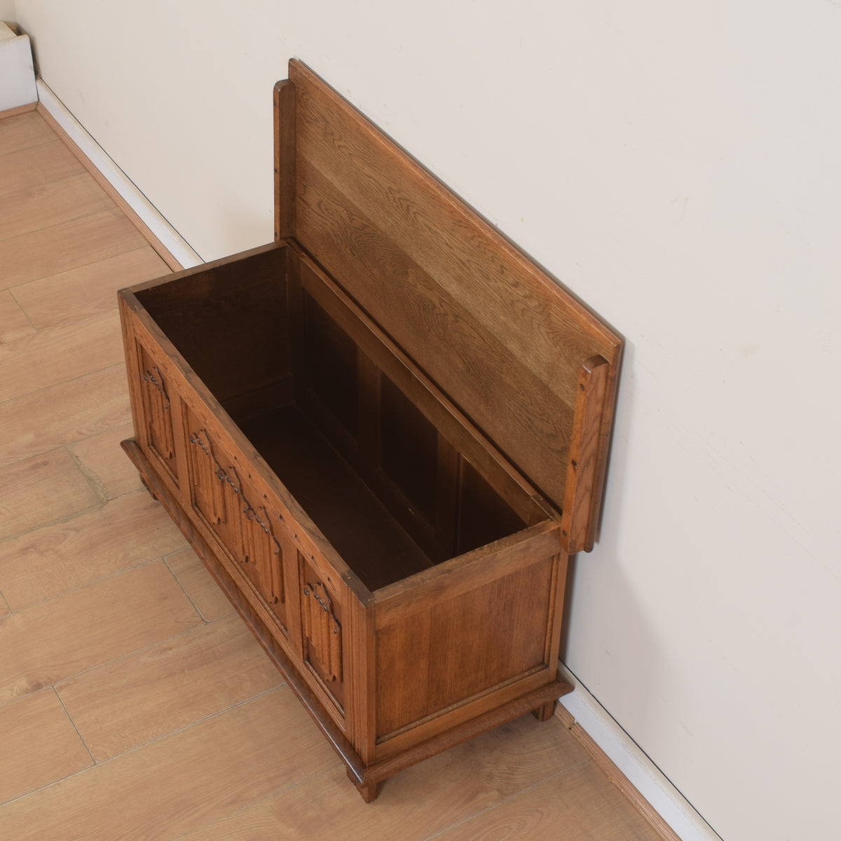 Old Charm Blanket Box